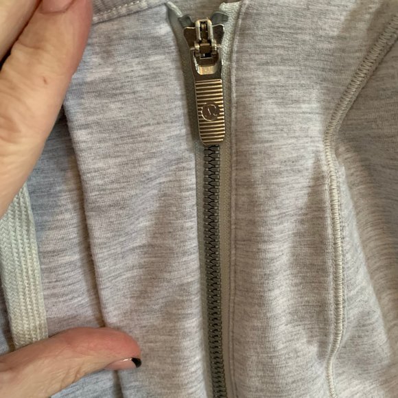 Lululemon Cocoon Wrap Jacket, Asymmetrical zip, size 4 - Picture 2 of 6